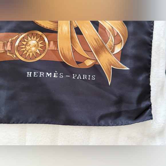 Hermes Scarf 90 "CHEVAIX DE TRAIT" Silk Scarf 35" Vintage Gold Black White - Picture 6 of 7
